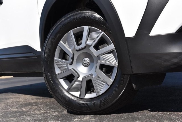 Used 2025 Nissan Kicks S FWD image 3