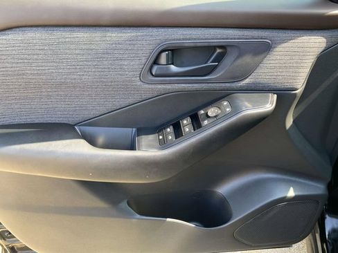 Used 2023 Nissan Rogue S FWD image 12