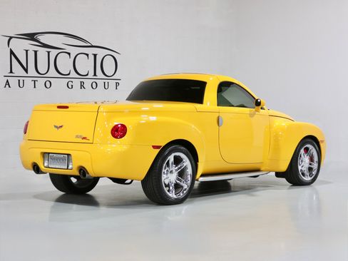 Used 2005 Chevrolet SSR w/ Preferred Equipment Group image 19