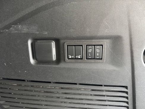 Used 2023 Chevrolet Suburban RST w/ Luxury Package AWD/4WD image 10