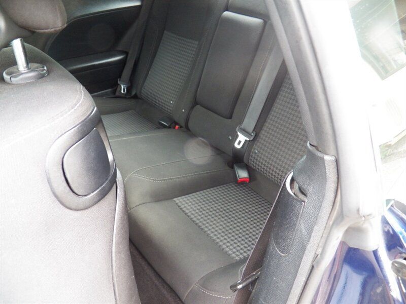 Used 2016 Dodge Challenger SXT RWD image 8