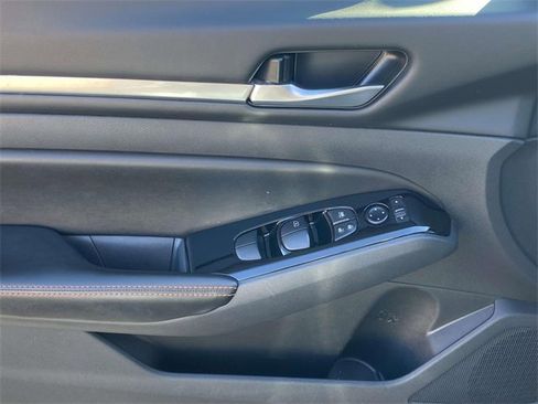 Used 2024 Nissan Altima 2.5 SR image 16