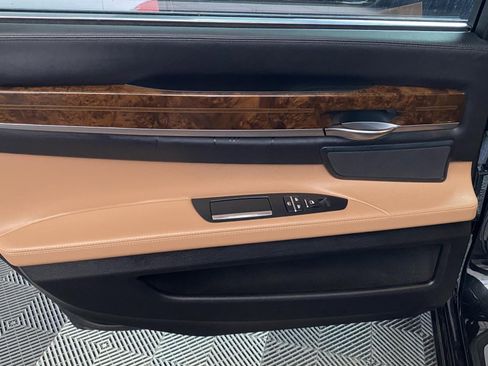 Used 2013 BMW 750Li xDrive image 18