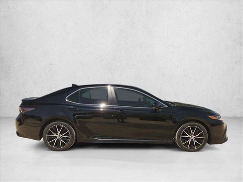 Used 2024 Toyota Camry SE FWD image 4