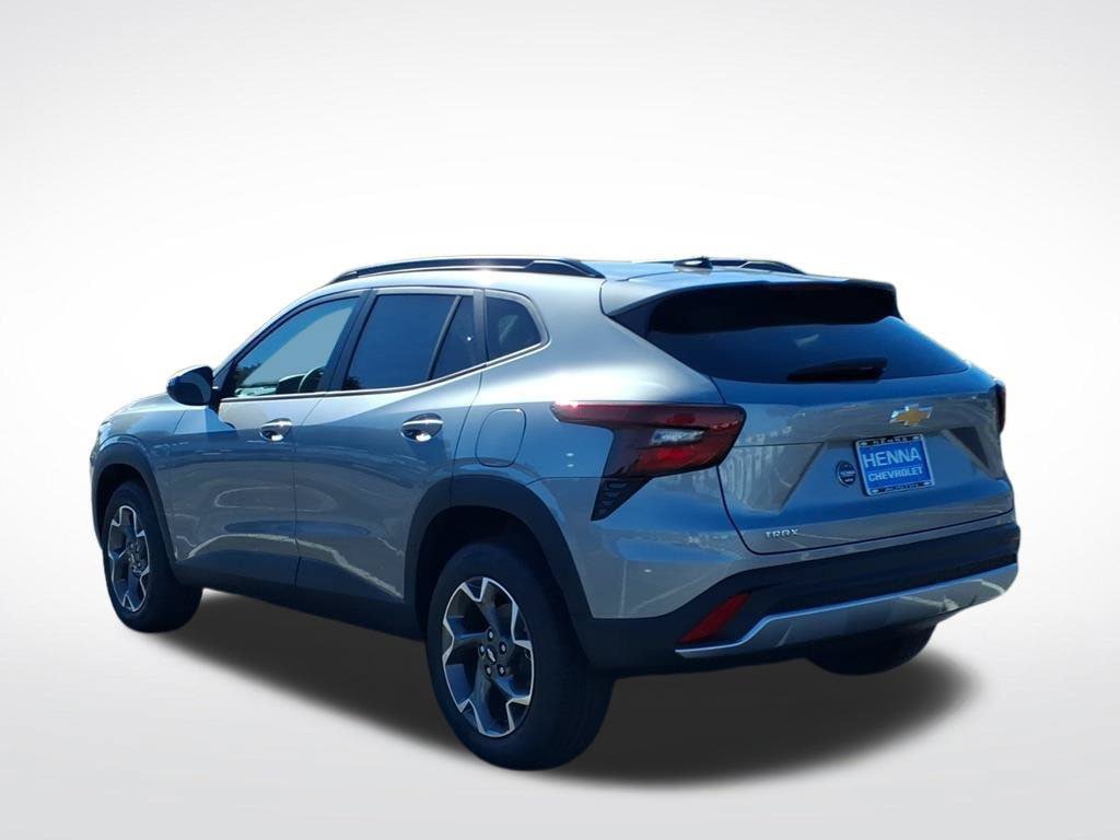 New 2026 Chevrolet Trax LT w/ Driver Confidence Package FWD image 5