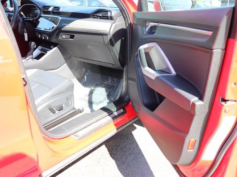 Used 2025 Audi Q3 2.0T Premium AWD/4WD image 15