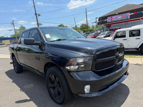 Used 2018 RAM 1500 Express w/ Black Ram 1500 Express Group AWD/4WD image 3