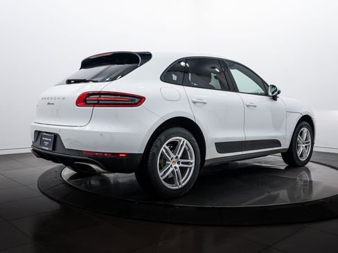 Certified 2018 Porsche Macan image 7