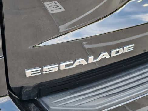 Used 2023 Cadillac Escalade Premium Luxury AWD/4WD image 34