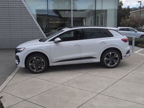 Used 2024 Audi Q4 e-tron Premium image 8