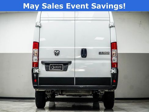 Used 2024 RAM ProMaster 2500 w/ Convenience Group FWD image 12