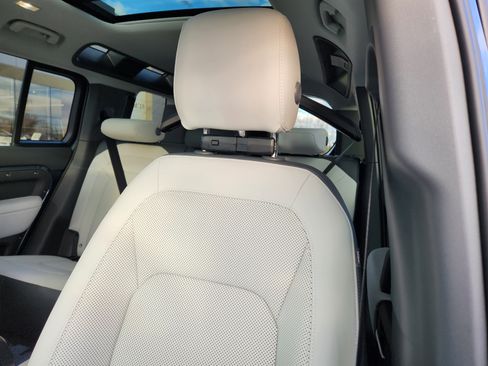 New 2026 Land Rover Defender 110 X-Dynamic SE image 9