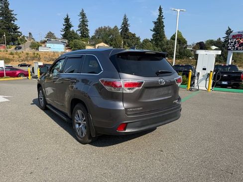 Used 2015 Toyota Highlander XLE AWD/4WD image 2