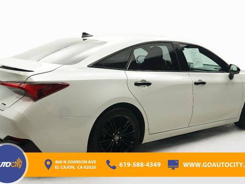 Used 2022 Toyota Avalon XSE w/ Carpet Mat Package (TMS) image 6
