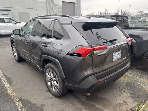 Used 2023 Toyota RAV4 XLE Premium image 3