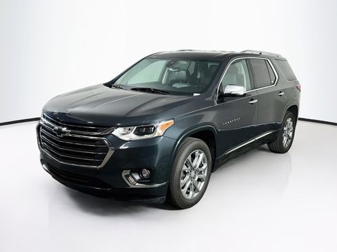 Used 2019 Chevrolet Traverse Premier w/ Driver Confidence II Package FWD image 3
