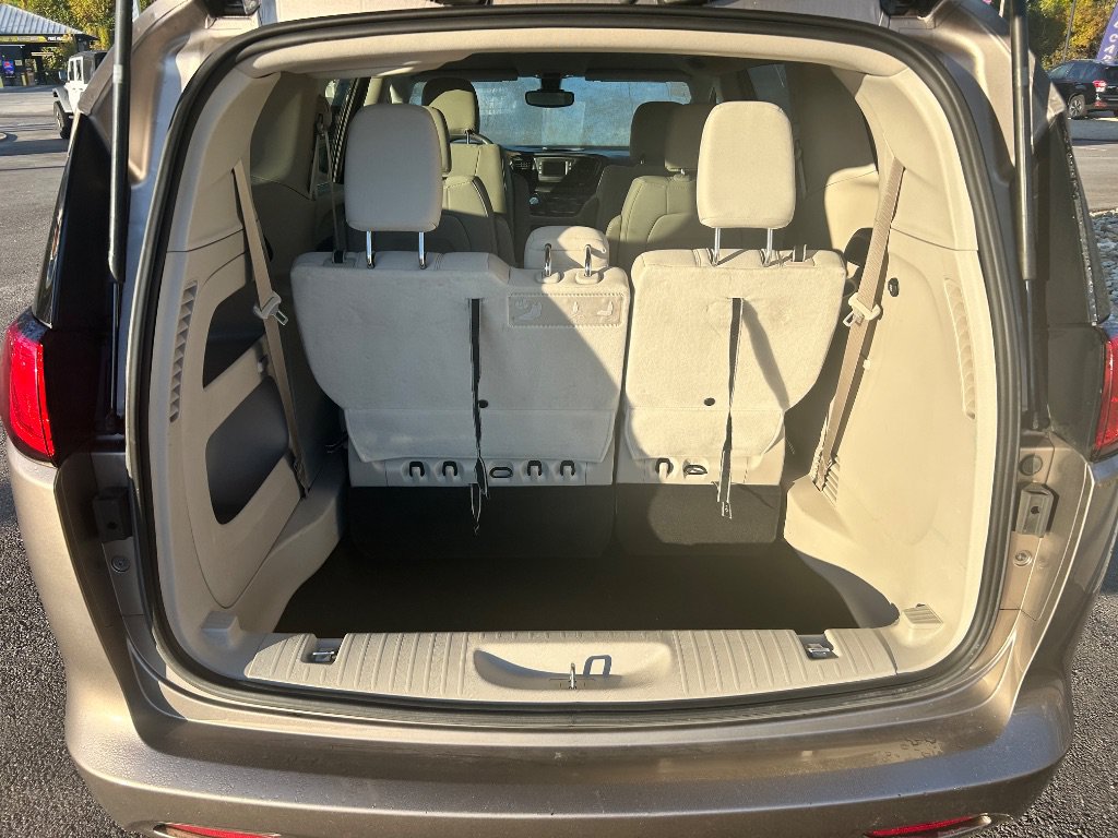 Used 2017 Chrysler Pacifica LX FWD image 7