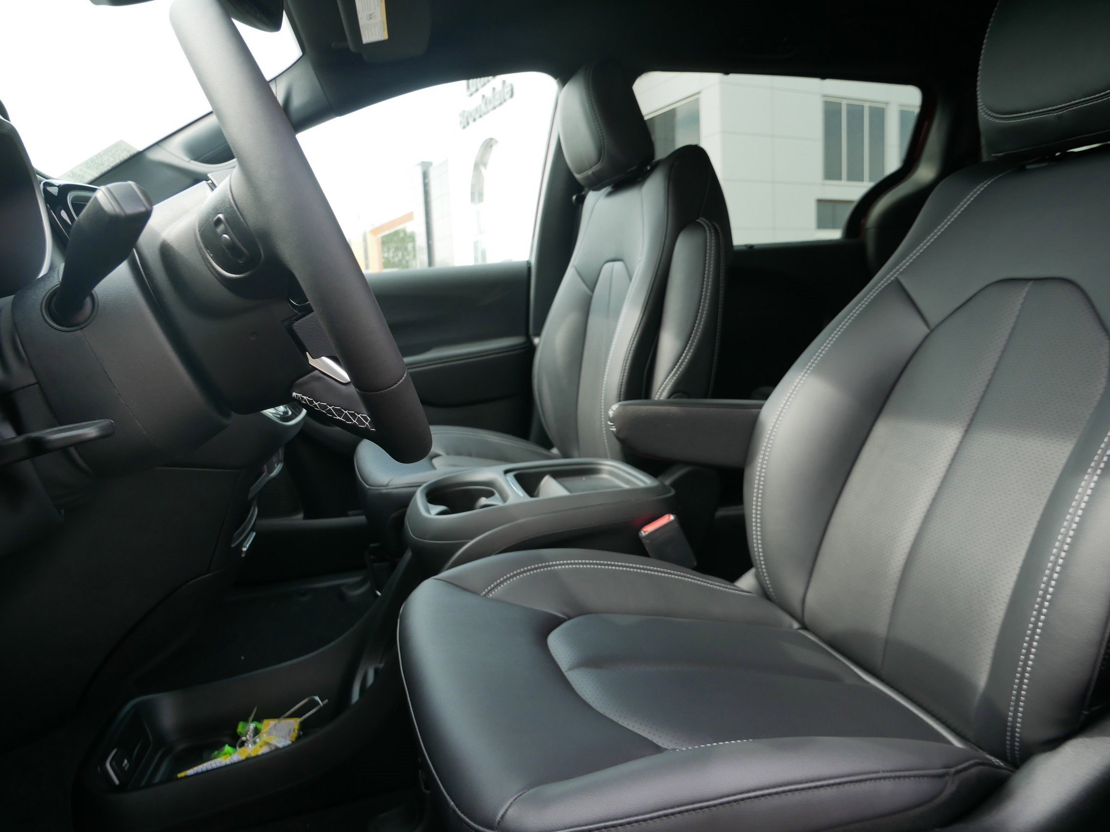 New 2027 Chrysler Pacifica Select FWD image 9