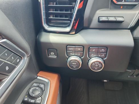 Certified 2025 GMC Sierra 3500 Denali Ultimate AWD/4WD image 28