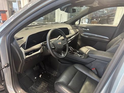 Used 2025 Cadillac XT4 Premium Luxury image 8