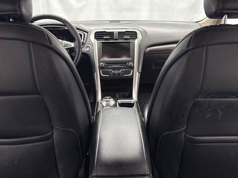 Used 2018 Ford Fusion SE w/ Fusion SE Technology Package image 32