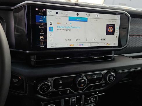 Used 2025 Jeep Wrangler Unlimited Rubicon image 17