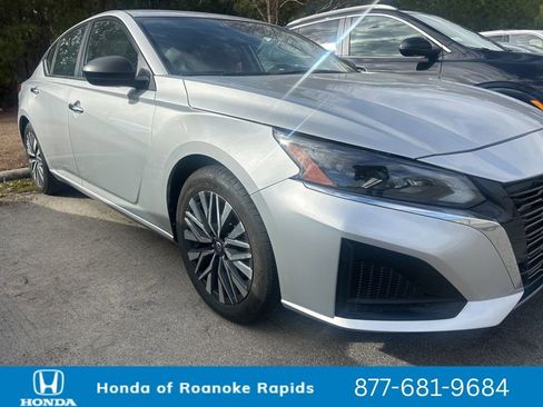 Used 2024 Nissan Altima 2.5 SV image 5