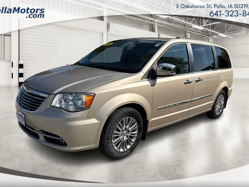 Used 2013 Chrysler Town & Country Touring-L w/ Driver Convenience Group FWD image 8