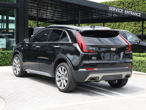 Used 2022 Cadillac XT4 Premium Luxury w/ Cold Weather Package FWD image 5