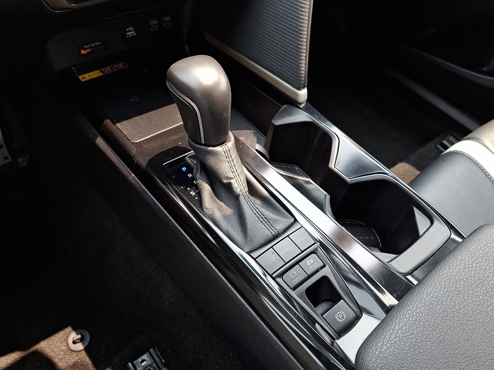 Used 2025 Toyota Camry SE FWD image 16