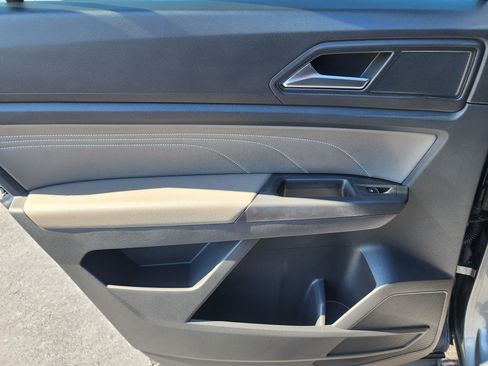 Used 2022 Volkswagen Atlas Cross Sport SE image 16