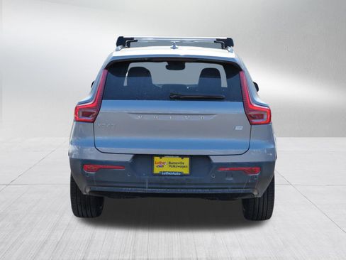Used 2023 Volvo XC40 Recharge Ultimate image 6