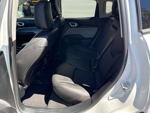 Used 2022 Jeep Compass Latitude FWD image 25