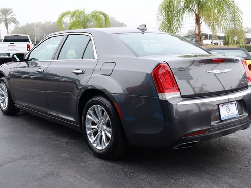 Used 2016 Chrysler 300 C image 3