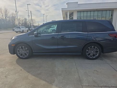 New 2026 Honda Odyssey Touring image 2