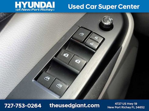 Used 2019 Toyota Highlander LE FWD image 27