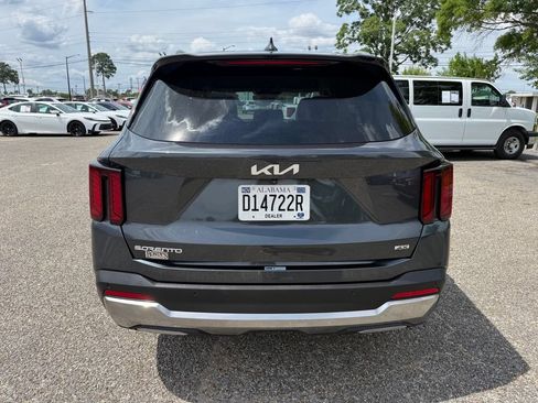 Used 2024 Kia Sorento S AWD/4WD image 6
