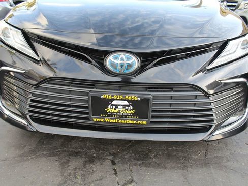 Used 2021 Toyota Camry XLE image 9