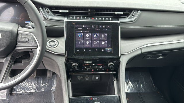 Certified 2023 Jeep Grand Cherokee Laredo AWD/4WD image 21