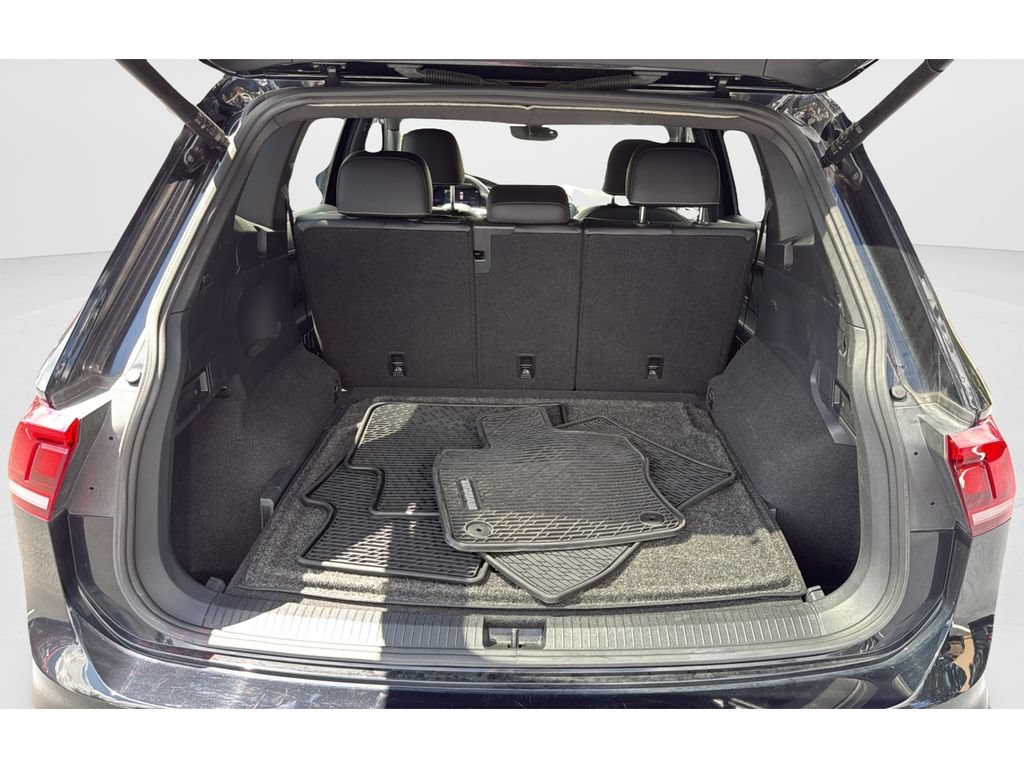 Used 2022 Volkswagen Tiguan SE R-Line AWD/4WD image 9
