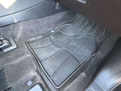 Used 2013 Ford Taurus SEL image 35