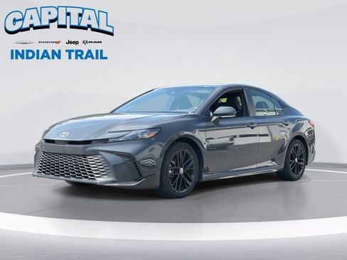 Used 2025 Toyota Camry SE FWD image 1