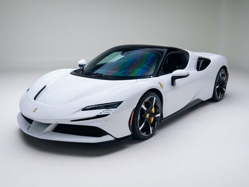 Used 2024 Ferrari SF90 Spider image 44