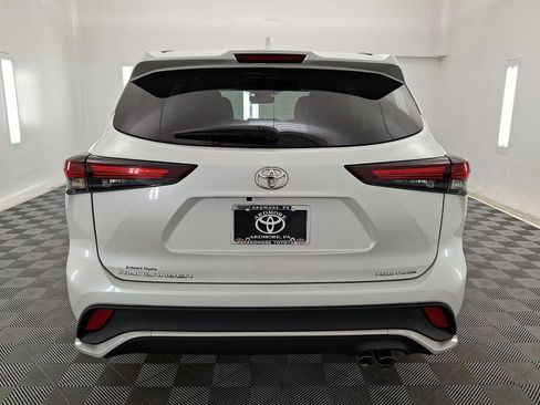 Used 2024 Toyota Highlander XSE AWD/4WD image 15