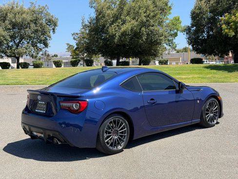 Used 2017 Toyota 86 RWD image 5