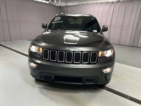 Used 2021 Jeep Grand Cherokee Laredo image 2