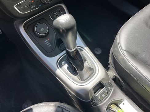 Used 2019 Jeep Compass Latitude w/ Cold Weather Group AWD/4WD image 18