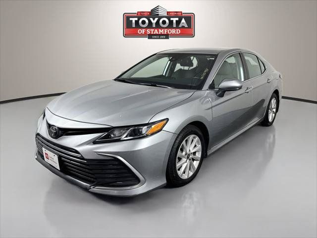 Certified 2022 Toyota Camry LE FWD image 3