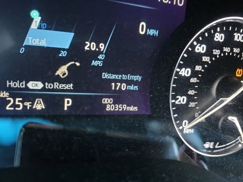 Used 2022 Toyota Avalon Limited image 19