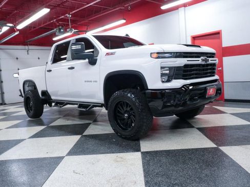 Used 2024 Chevrolet Silverado 2500 Custom w/ Custom Value Package image 3